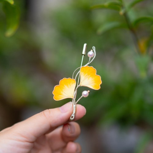 Handmade Yangzhou Velvet Mulberry Silk Ginkgo Leaf Brooch Handmade Yangzhou Velvet Mulberry Silk Ginkgo Leaf Brooch