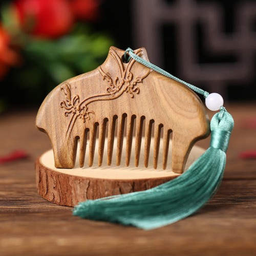 Green Sandalwood Fox Peony Lotus Engraved Comb Green Sandalwood Fox Peony Lotus Engraved Comb