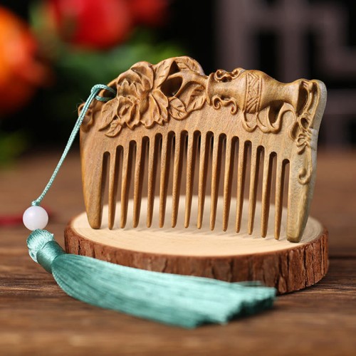 Green Sandalwood Fox Peony Lotus Engraved Comb Green Sandalwood Fox Peony Lotus Engraved Comb