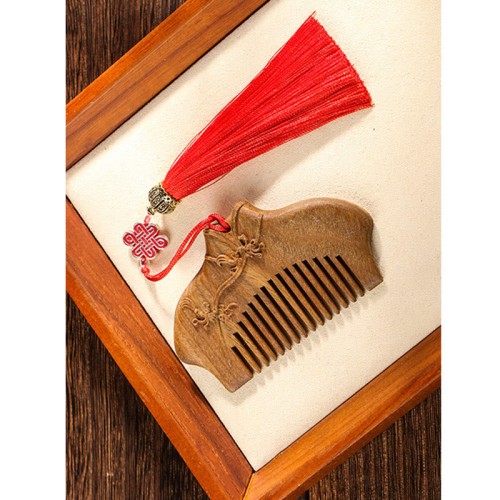 Green Sandalwood Flower Engraved Soothing Comb