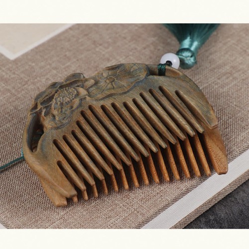 Green Sandalwood Fox Peony Lotus Engraved Comb Green Sandalwood Fox Peony Lotus Engraved Comb