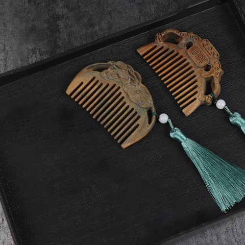 Green Sandalwood Fox Peony Lotus Engraved Comb Green Sandalwood Fox Peony Lotus Engraved Comb