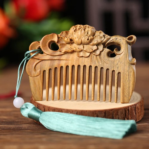 Green Sandalwood Fox Peony Lotus Engraved Comb Green Sandalwood Fox Peony Lotus Engraved Comb