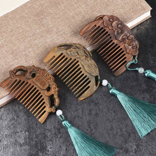 Green Sandalwood Fox Peony Lotus Engraved Comb Green Sandalwood Fox Peony Lotus Engraved Comb