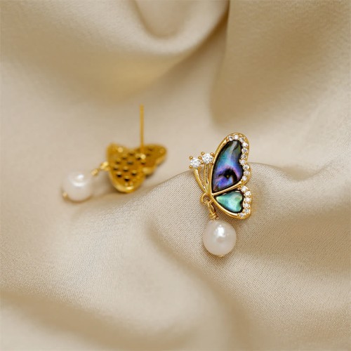 18K Gold-Plated Copper Pearl Butterfly Love Stud Earrings 18K Gold-Plated Copper Pearl Butterfly Love Stud Earrings