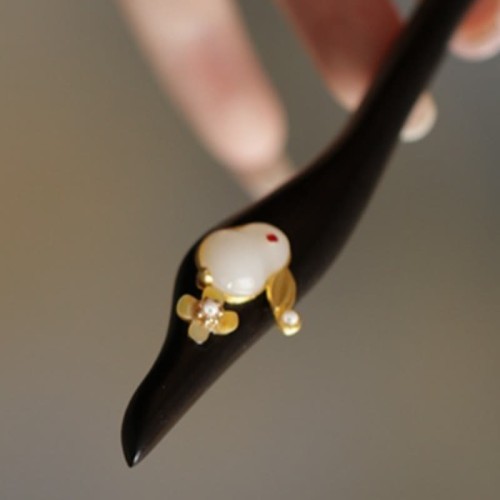 Cloud Sandalwood Rabbit Protection Hairpin