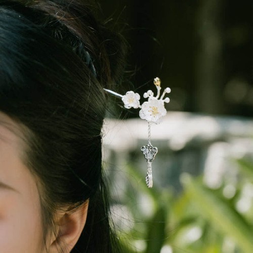 Plum Blossom Butterfly Freedom Tassel Hairpin