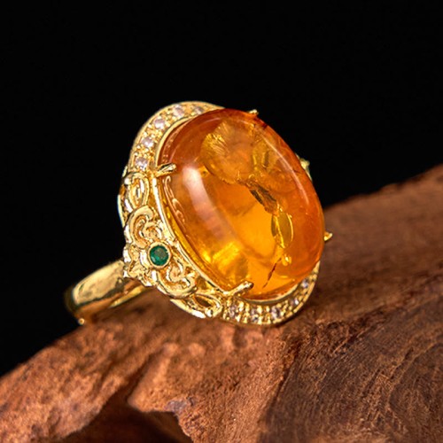 Amber Flower Pigeon Focus Ring