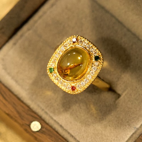 Amber Flower Diamond Confidence Ring Amber Flower Diamond Confidence Ring