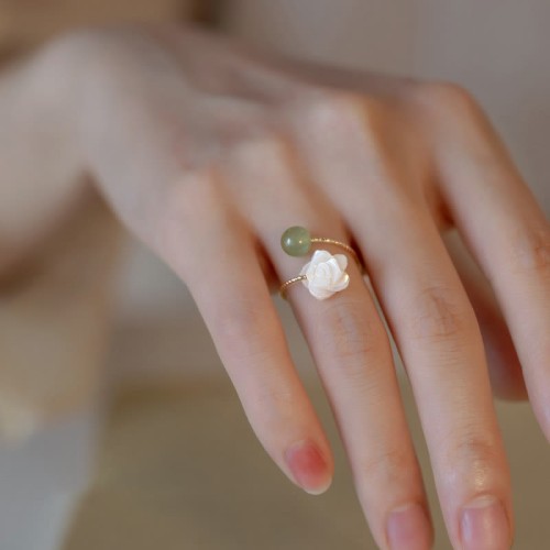 14K Gold-Plated Tridacna Stone Rose Flower Jade Blessing Ring 14K Gold-Plated Tridacna Stone Rose Flower Jade Blessing Ring