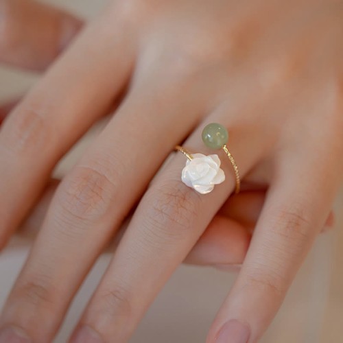 14K Gold-Plated Tridacna Stone Rose Flower Jade Blessing Ring 14K Gold-Plated Tridacna Stone Rose Flower Jade Blessing Ring