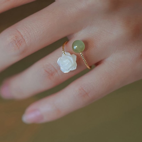 14K Gold-Plated Tridacna Stone Rose Flower Jade Blessing Ring 14K Gold-Plated Tridacna Stone Rose Flower Jade Blessing Ring