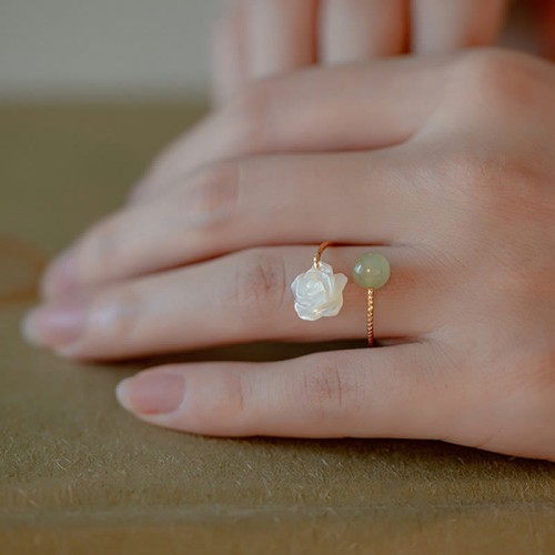 14K Gold-Plated Tridacna Stone Rose Flower Jade Blessing Ring 14K Gold-Plated Tridacna Stone Rose Flower Jade Blessing Ring
