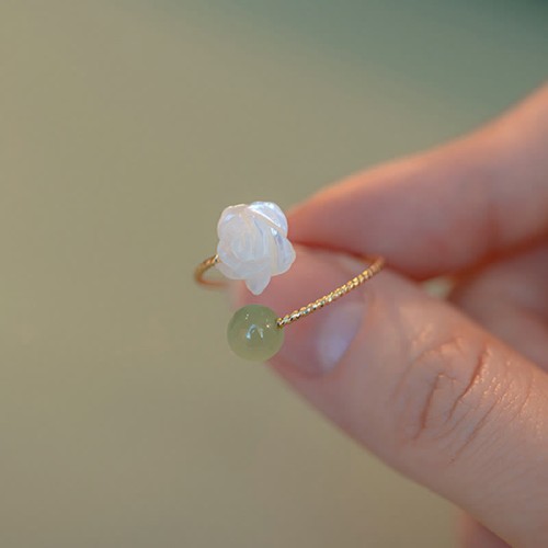 14K Gold-Plated Tridacna Stone Rose Flower Jade Blessing Ring 14K Gold-Plated Tridacna Stone Rose Flower Jade Blessing Ring